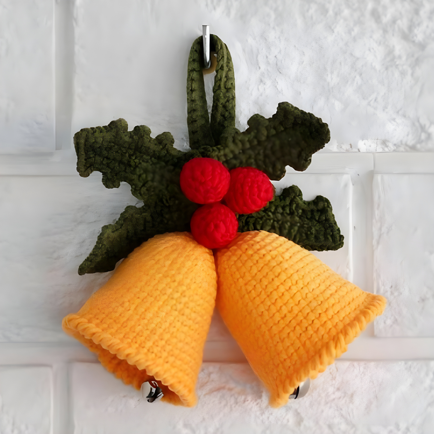 A collection of 9 adorable Christmas crochet patterns to make cute characters and holiday ornaments. Great for Christmas markets, handmade gifts, or home décor.